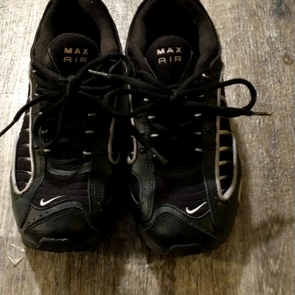 Nike air maxes